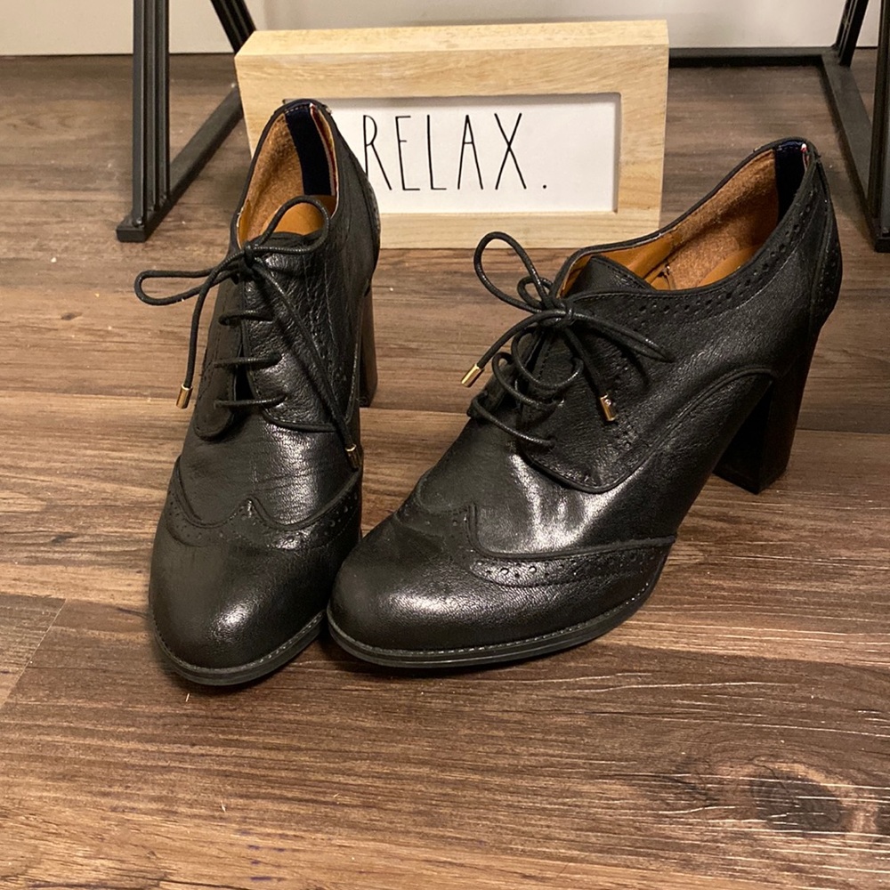 Tommy Hilfiger size 9 black